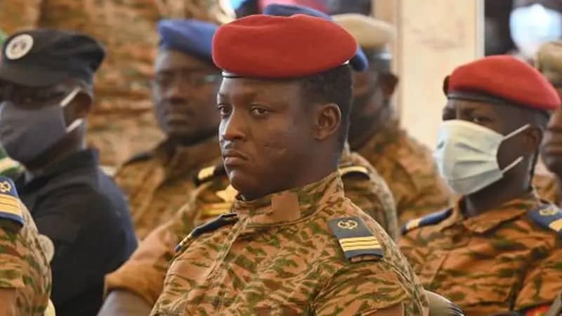 Burkina Faso : Les civils pris au piège entre les groupes armés et l'armée, HRW alerte sur le risque de la pire année en termes de morts