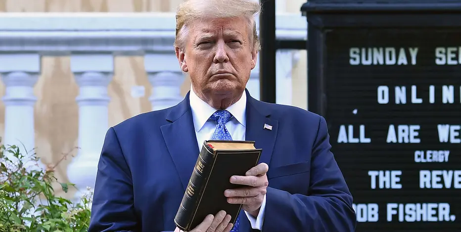 États-Unis : Donald Trump participe à un marathon de lecture de la Bible