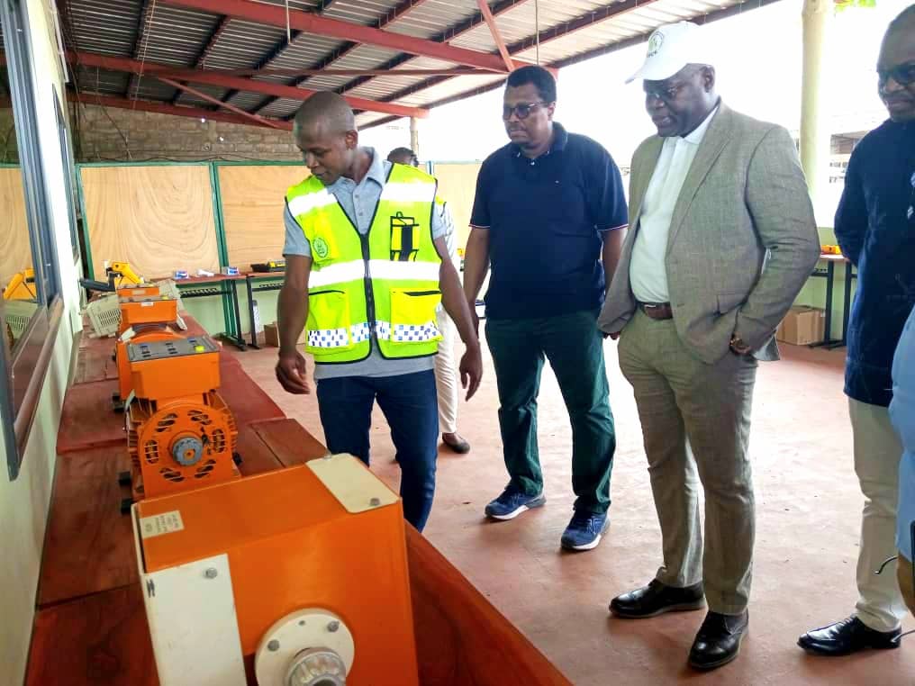 Energie renouvelable, formation technique et professionnelle : Yves Kouaro Chabi visite l’Esmer Academy